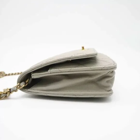 Chanel Women Pre-Loved Bag Very Good Condition - Picture 4 of 9